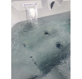 SPA ROTOMULE - Vue de la fontaine de série.